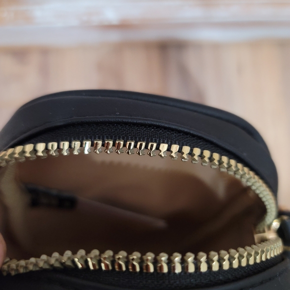 NWT Disney Raffia Mickey Mouse Crossbody - Picture 5 of 10